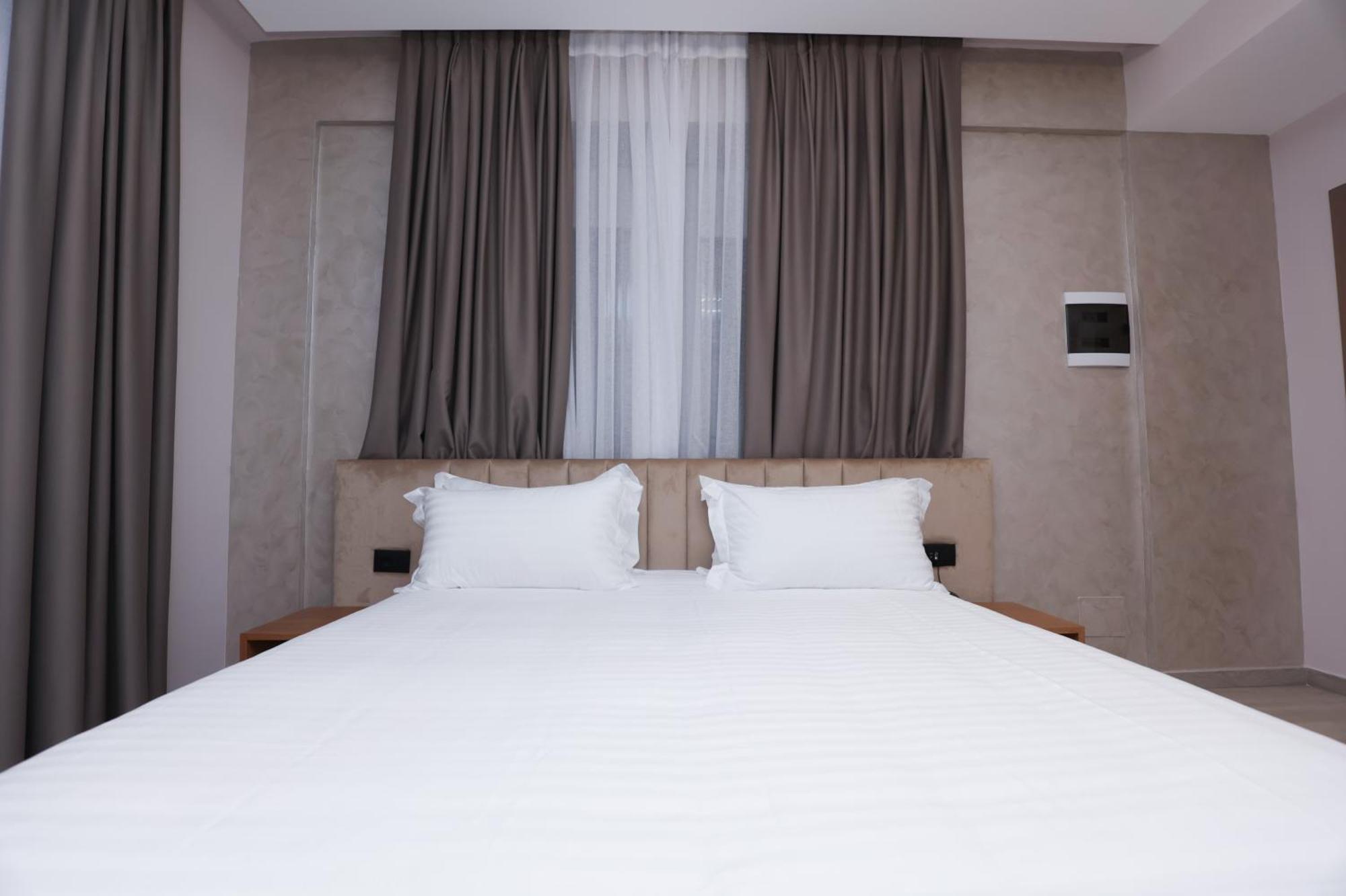 Residence Inn Tirana Buitenkant foto