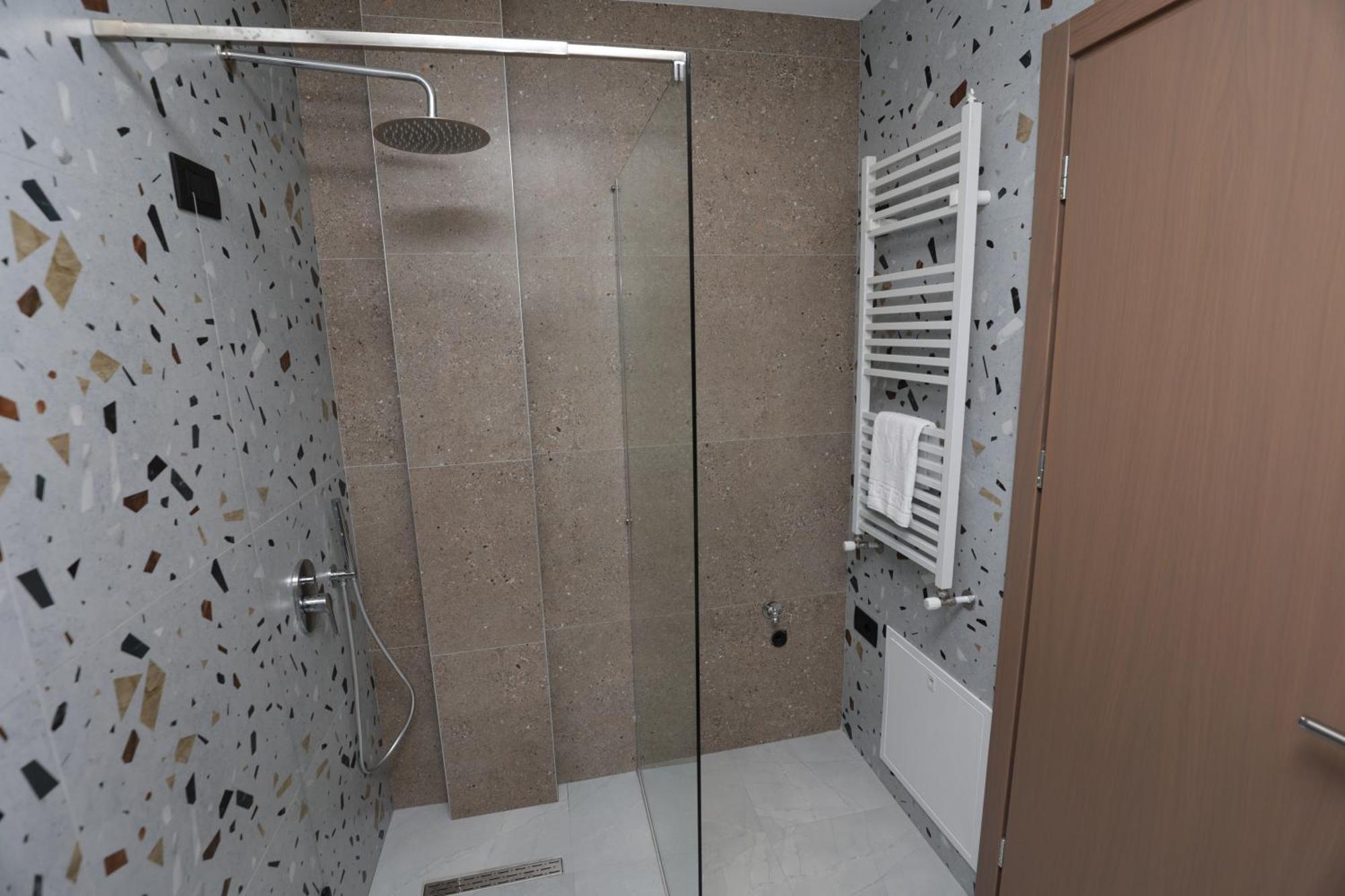 Residence Inn Tirana Buitenkant foto