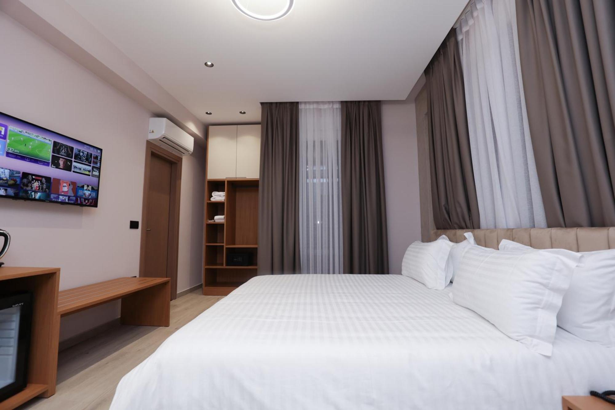 Residence Inn Tirana Buitenkant foto