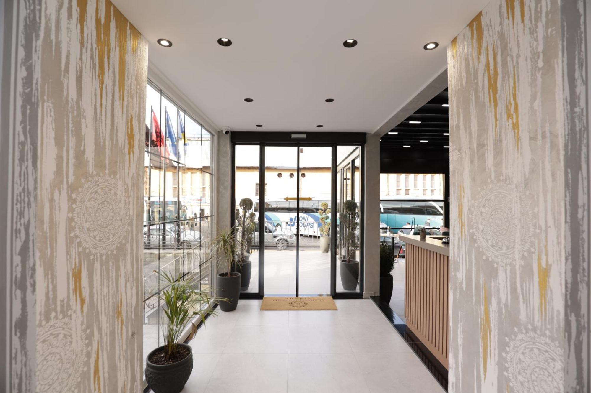 Residence Inn Tirana Buitenkant foto